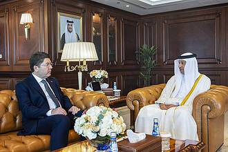 Kocaeli haberleri kapsamında resmi devlet protokolü görüşmesi, iki liderin samimi sohbeti.