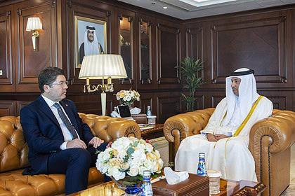 Kocaeli haberleri kapsamında resmi devlet protokolü görüşmesi, iki liderin samimi sohbeti.