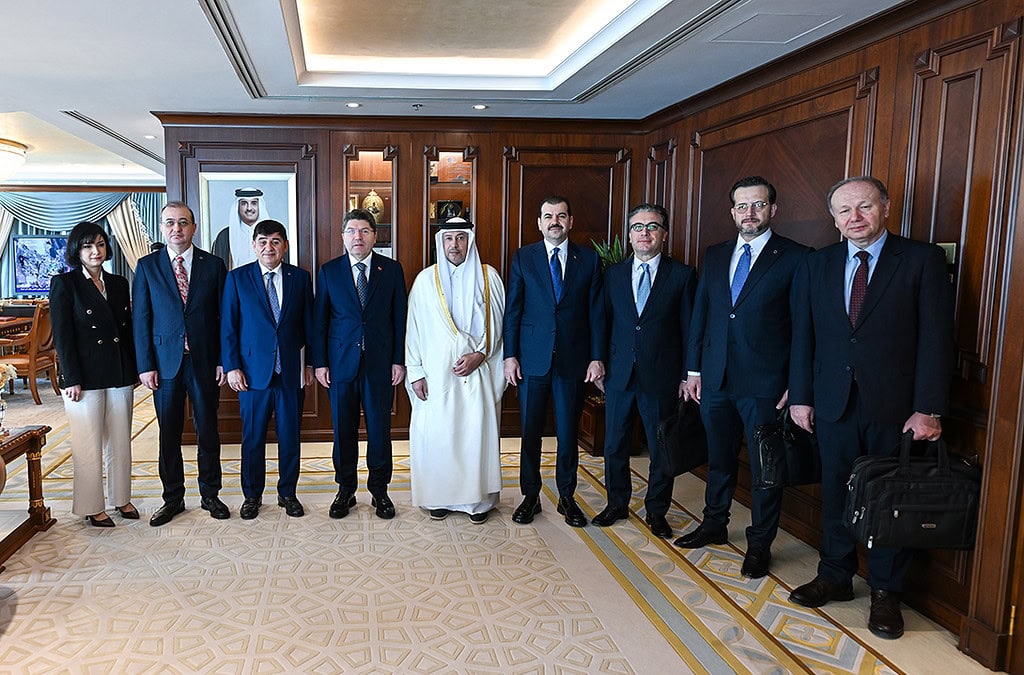 Kocaeli’de resmi toplantı, liderler ve önemli isimler, stratejik görüşmeler.