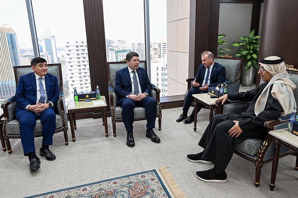 Dünyaca ünlü iş insanlarıyla görüşme.