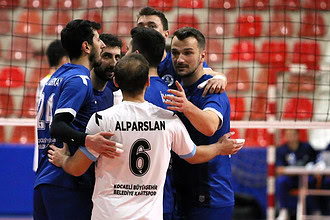Kağıtspor oyuncuları, Efeler Ligi'nde önemli bir maçta bir araya geldi.