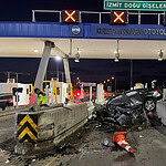 Otoyolda meydana gelen trafik kazasında ağır maddi hasar oluştu.