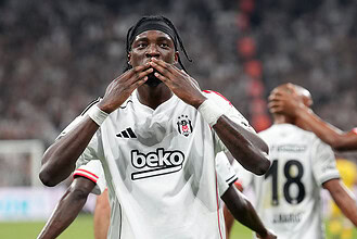 Genç futbolcu Aston Villa'ya transfer oldu, Kocaeli Haberleri.