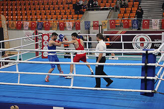 Türkiye Boks Şampiyonası final heyecanı Darıca'da yaşanıyor.