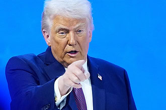 ABD Başkanı Trump İran'ı protestocuları öldürmeyi bırakmaya çağırdı.