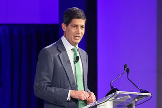 ABD Başkanı Trump, Kevin Warsh'ı FED Başkanlığı için aday olarak tanıttı.