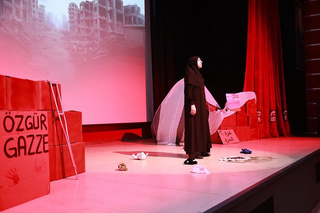 Güncel haberler ve kültürel etkinlikler için Kocaeli Haberleri ve Gazze temalı tiyatro gösterisi.