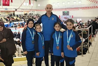 Kartepe Belediyespor karate takımı Sakarya'daki turnuvada 9 madalya kazandı.
