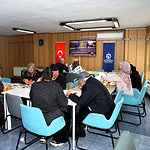 Abdestli yaşlılar ile toplum toplantısı.