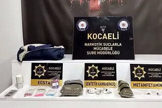 Kocaeli narkotik suçlarla mücadele şube müdürlüğü operasyonu, ecstasy, sentetik kannabinoid ve metamfetamin ele geçirildi.