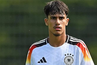 Armando Güner, Galatasaray formasıyla sahada.