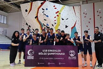 U18 erkekler bölge şampiyonu, Çayırova Belediyesi basketbol takımı başarıyla kazandı.