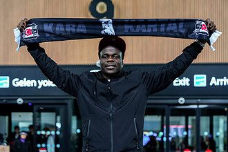 Junior Olaitan, Beşiktaş için İstanbul'da transfer görüşmesi yapıyor.