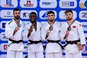 Kağıtspor’un başarı dolu haftası, judo şampiyonasında madalya kazanan sporcular.