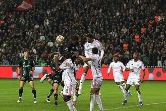 Kocaelispor ve Beşiktaş arasında oynanan maçın ikinci yarısından anlar.