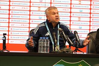 Volkan Kazak, Selçuk İnan’ın kırmızı kartı sonrası oyuncuların emeğinin gasp edilmemesi gerektiğini.