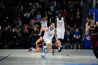 Çayırova Belediyesi basketbol takımı, büyük geri dönüşle 17 sayı gerideyken kazanmayı başardı.