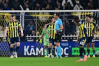 Fenerbahçe oyuncuları, Nottingham karşısında zor anlar yaşadı.