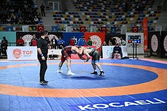 Kocaeli’de okul sporları güreş Türkiye birinciliği müsabakaları başladı. 51 ilden 303 sporcu mücadel.
