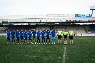 Gebzespor futbol takımı sahada, maç öncesi hazırlık yaparken.