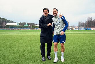 Hakan Çalhanoğlu ve Cristian Chivu ile Romanya antrenmanında.