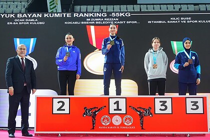 Kâğıtspor karatecileri Türkiye şampiyonasında üst üste 4. kez şampiyon oldu.