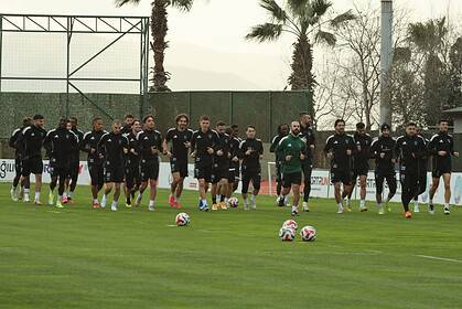 Kocaelispor, Fenerbahçe maçına hazırlıklarını sürdürüyor, takım antrenmanı ve taktik çalışmaları dev.