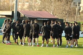 Kocaelispor ve Beşiktaş maçı öncesi ilk antrenman gerçekleştirildi. Takım hazırlıklarına başladı.