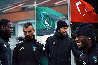 Kocaelisporlu futbolcular, Beşiktaş maçı öncesinde taktik ve motivasyon toplantısında bir araya geld.