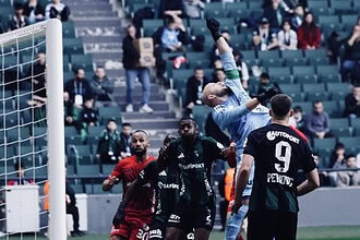 Kocaelispor ve Gaziantep FK arasında oynanan maçta ilk yarı 1-0 sona erdi.