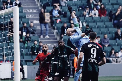Kocaelispor ve Gaziantep FK arasında oynanan maçta ilk yarı 1-0 sona erdi.