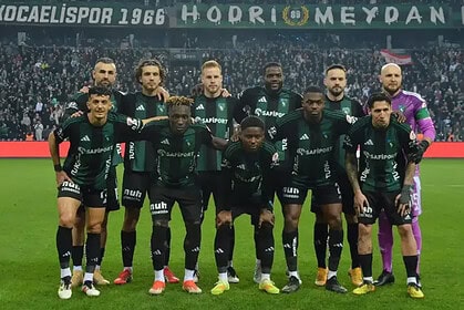 Kocaelispor ve Gaziantep takımlarının maç kadroları sahada.