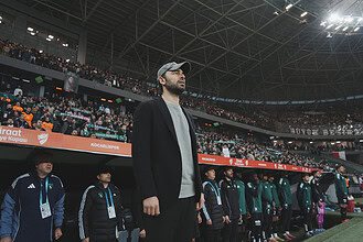 Selçuk İnan, Kocaeli Stadı'nda kutlama yaparken.