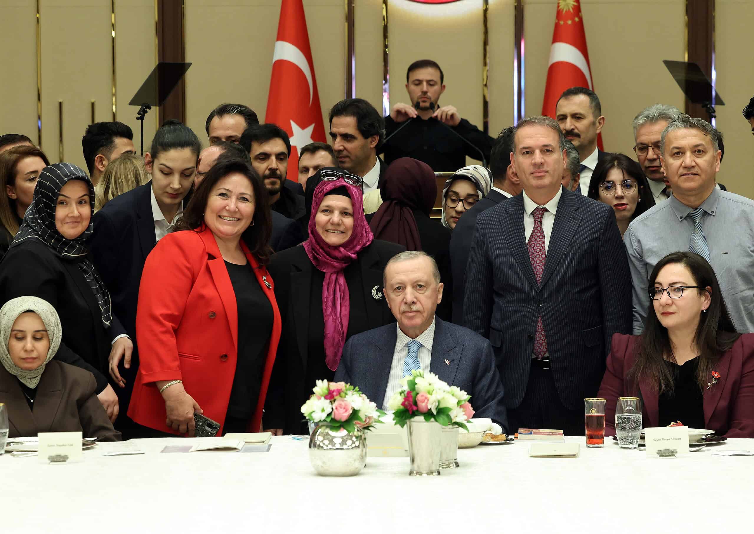 Cumhurbaşkanı Erdoğan, öğretmenlere yönelik şiddete karşı duruşunu vurguluyor.