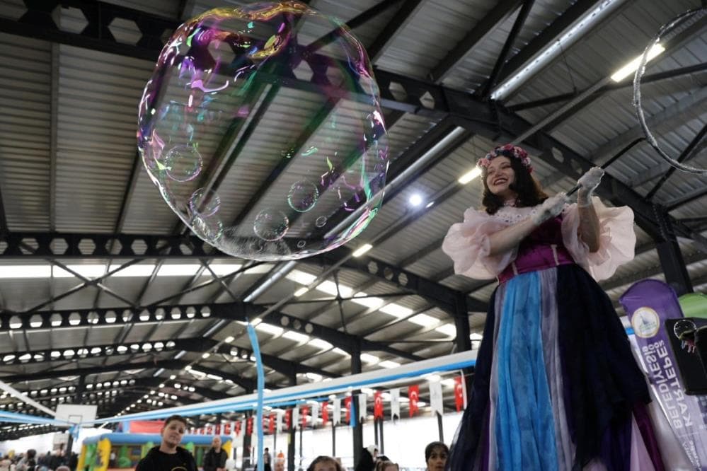 Kartepe'de çocuklar, bayram etkinlikleriyle eğlence ve neşe dolu anlar yaşadı.