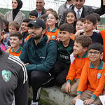 Körfez'de Antrenmana Renkli Ziyaret: Anfernee Dijksteel Başarı Sözü Verdi, Minik Öğrenciler Şiir Okudu!