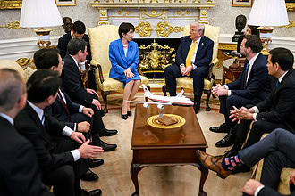 Trump’tan İran’a sert açıklama: Donanmalar ve hava kuvvetleri yok oldu, asker göndermiyorum.