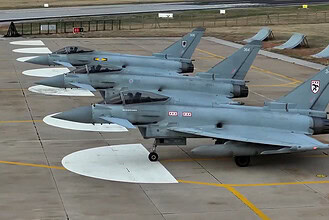 Eurofighter Typhoon savaş uçakları İngilterik'te imzalanıyor.