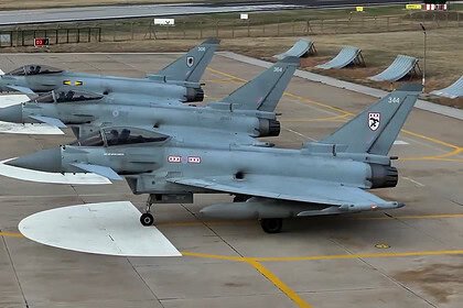 Eurofighter Typhoon savaş uçakları İngilterik'te imzalanıyor.