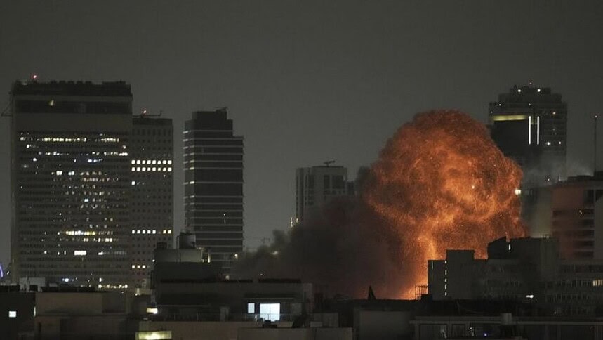 İsrail’den İran’ın başkenti Tahran’a yönelik yeni saldırı dalgası görüntüsü.