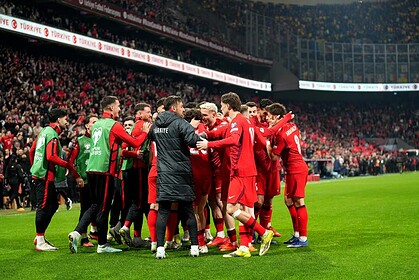Ay-Yıldızlılar, Romanya'yı eleyerek büyük zafer kazandı. Türkiye futbol takımı, önemli maçta üstün p.