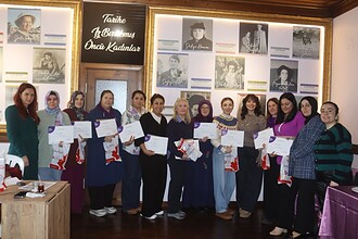 Annelerin 15 Haftalık Büyük Değişimi eğitim maratonu sertifikaları İzmit'te verildi.
