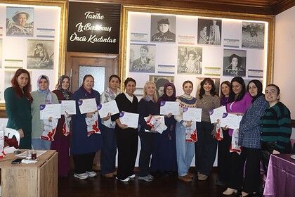 Annelerin 15 Haftalık Büyük Değişimi eğitim maratonu sertifikaları İzmit'te verildi.