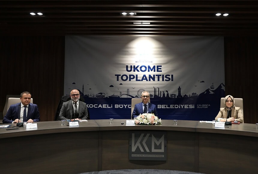 Kocaeli'de karavan park yasağıyla ilgili toplantı gerçekleşiyor, yetkililer yeni düzenlemeleri görüş.