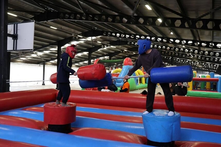 Çocuklar bayram etkinlikleriyle Kartepe'de eğlenceli vakit geçiriyor.