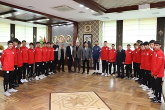Uşak'a giden Körfez Gençlerbirliği U14 futbol takımı, Başkan Söğüt'ün katılımıyla uğurlandı.