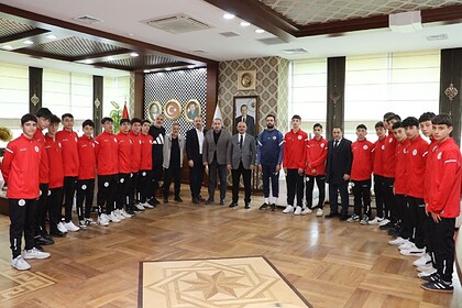 Uşak'a giden Körfez Gençlerbirliği U14 futbol takımı, Başkan Söğüt'ün katılımıyla uğurlandı.