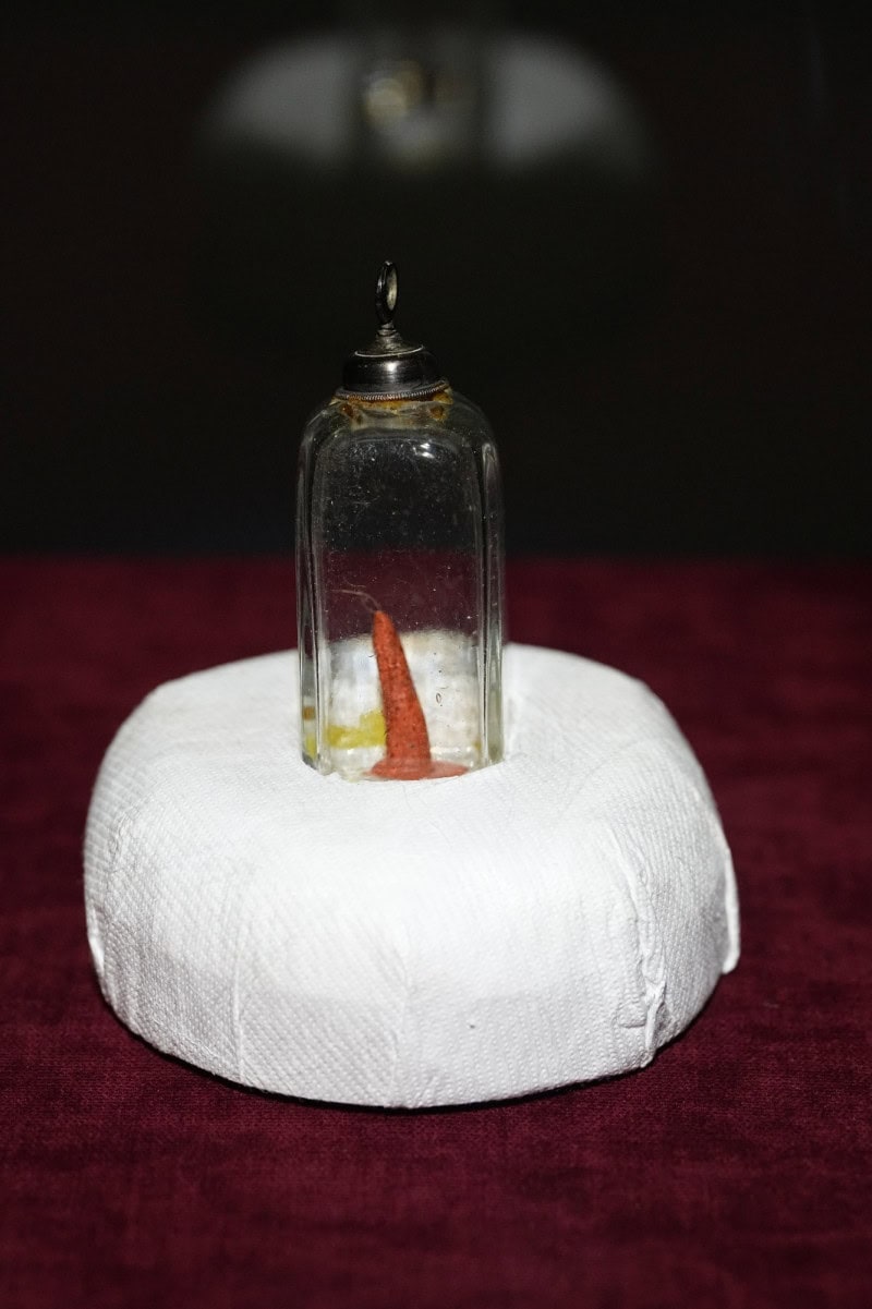 Emanetler sergisinde korunan kutsal emanetler sergisi.