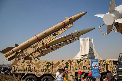 İran Devrim Muhafızları tarafından kullanılan Nasrallah füzeleri ilk kez gösterildi.