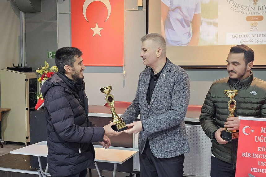 Başkan Sezer "Oyun Kuşu Ustaları" ile Buluştu! Gölcük’te Güvercin Sevdalıları Ödüllendirildi
